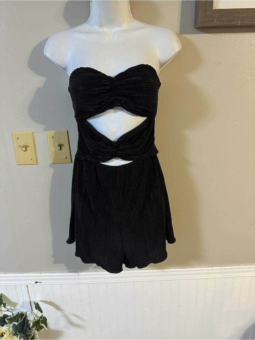 Lulu's Black Strapless Twist Cutout Romper